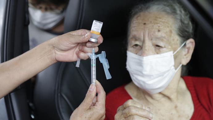 Idosos não imunizados têm 15 vezes mais chances de morrer por covid-19. Foto: Pedro Ribas/SMCS