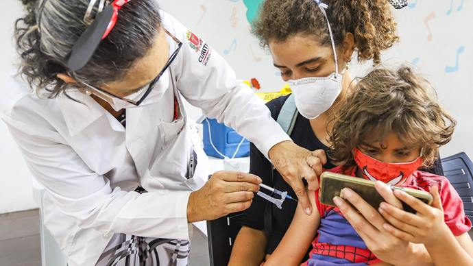 Curitiba terá repescagem contínua da vacinação contra covid-19 para crianças de 5 a 11 anos - Foto: Daniel Castellano / SMCS