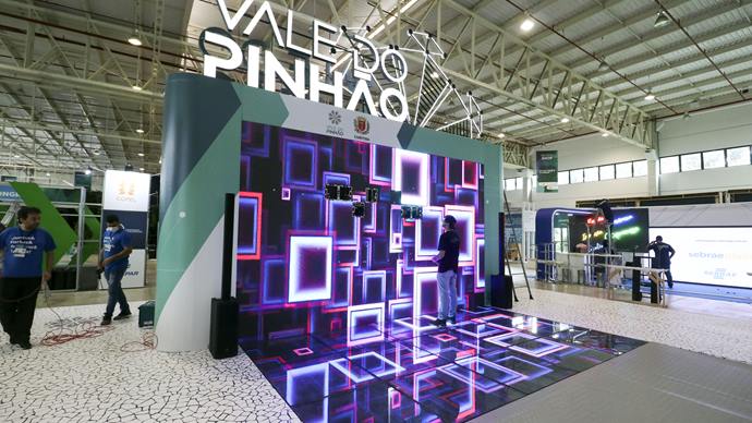 Smart Plaza Vale do Pinhão (estande), o espaço do Vale do Pinhão no Smart City Expo Curitiba. LOCAL: Expo Barigui, no Parque Barigui. Curitiba, 23/03/2022. Foto: Lucilia Guimarães/SMCS