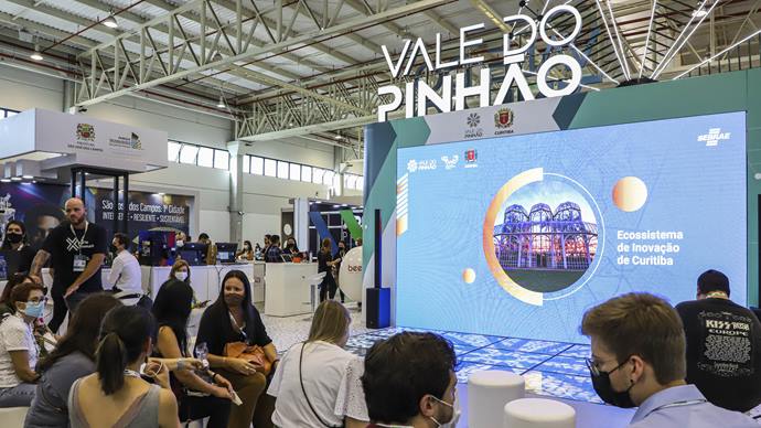 Visitantes vivenciam as inovações de Curitiba no Smart City. Curitiba, 24/03/2022. Foto: Hully Paiva/SMCS