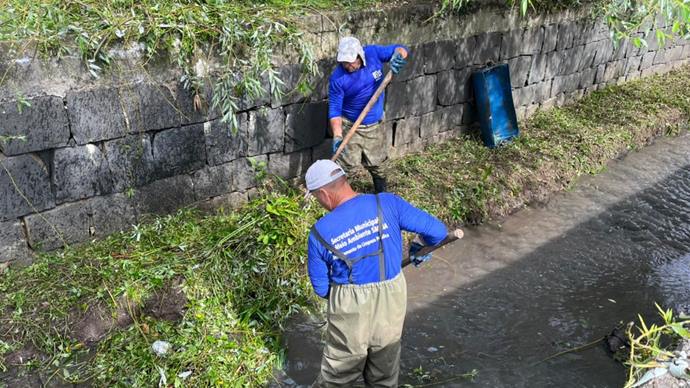 Limpeza do córrego Bigorrilho. Curitiba, 14/05/2022. Fotos:Ddivulgação.