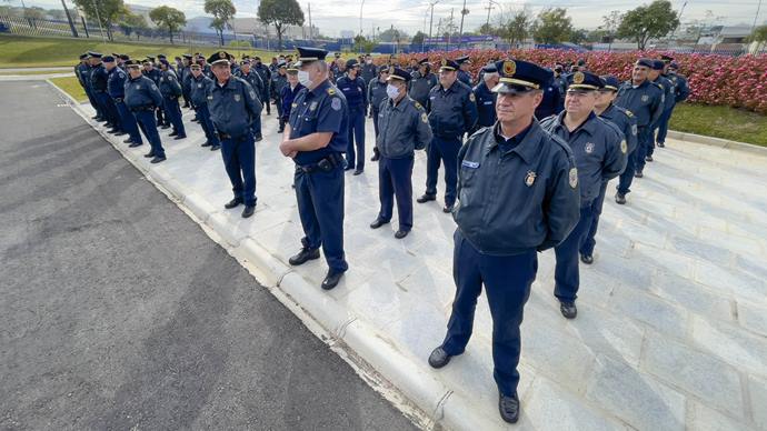 Guardas municipais treinam uso de arma elétrica - Prefeitura de Curitiba