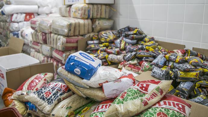 Alimentos doados pela FAS e Smelj para o banco de alimentos da Secretaria de Segurança Alimentar. 
Foto: Pedro Ribas/SMCS