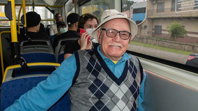 Passageiros do transporte coletivo, aprovaram o novo ônibus elétrico. Na imagem, João de Aguiar. Curitiba, 14/09/2022.
Foto: Levy Ferreira/SMCS
