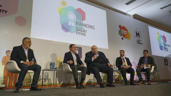 O prefeito Rafael Greca participou também em São Paulo, após o anúncio do ranking Connected Smart Cities, de um painel de debates sobre os desafios da Cidade Inteligente.
Foto: Renato Prospero