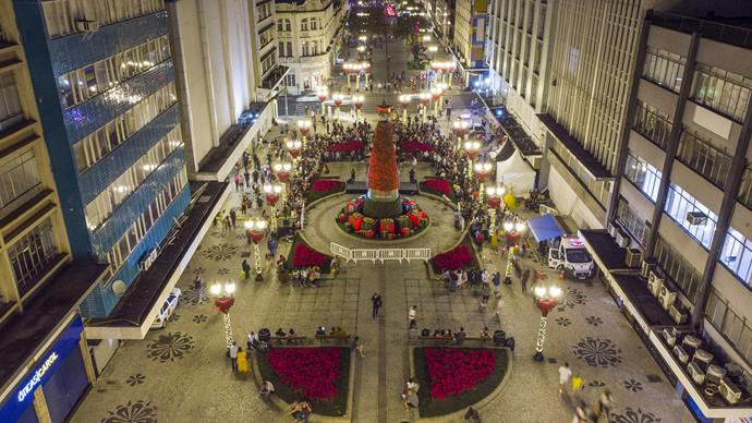 O Natal de Curitiba 2022 seguirá até 23 de dezembro com atrações espalhadas pelos parques e praças, bares e restaurantes, espaços públicos e privados e ruas de Curitiba. 
Foto: Pedro Ribas/SMCS