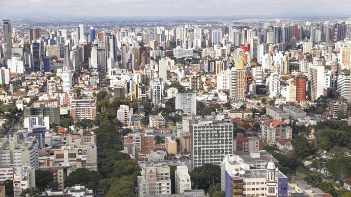 Nova base de cálculo do IPTU amplia em 21% imóveis isentos para 2023..
 - Na imagem, vista aérea de Curitiba.
Foto: Luiz Costa/SMCS