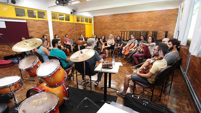 Últimos dias para inscrições nos cursos da Oficina de Música de Curitiba.
Foto: Divulgação/FCC