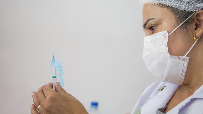 Saúde de Curitiba divulga novo cronograma de vacinação com a 4ª dose anticovid. Foto: Pedro Ribas/SMCS