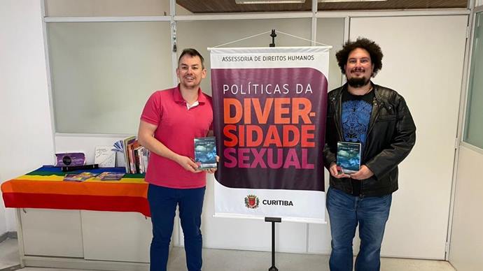 Fernando Ruthes (à dir.) e Brunow Camman, autor de “O Último Dia do Amor”.
Foto: Divulgação