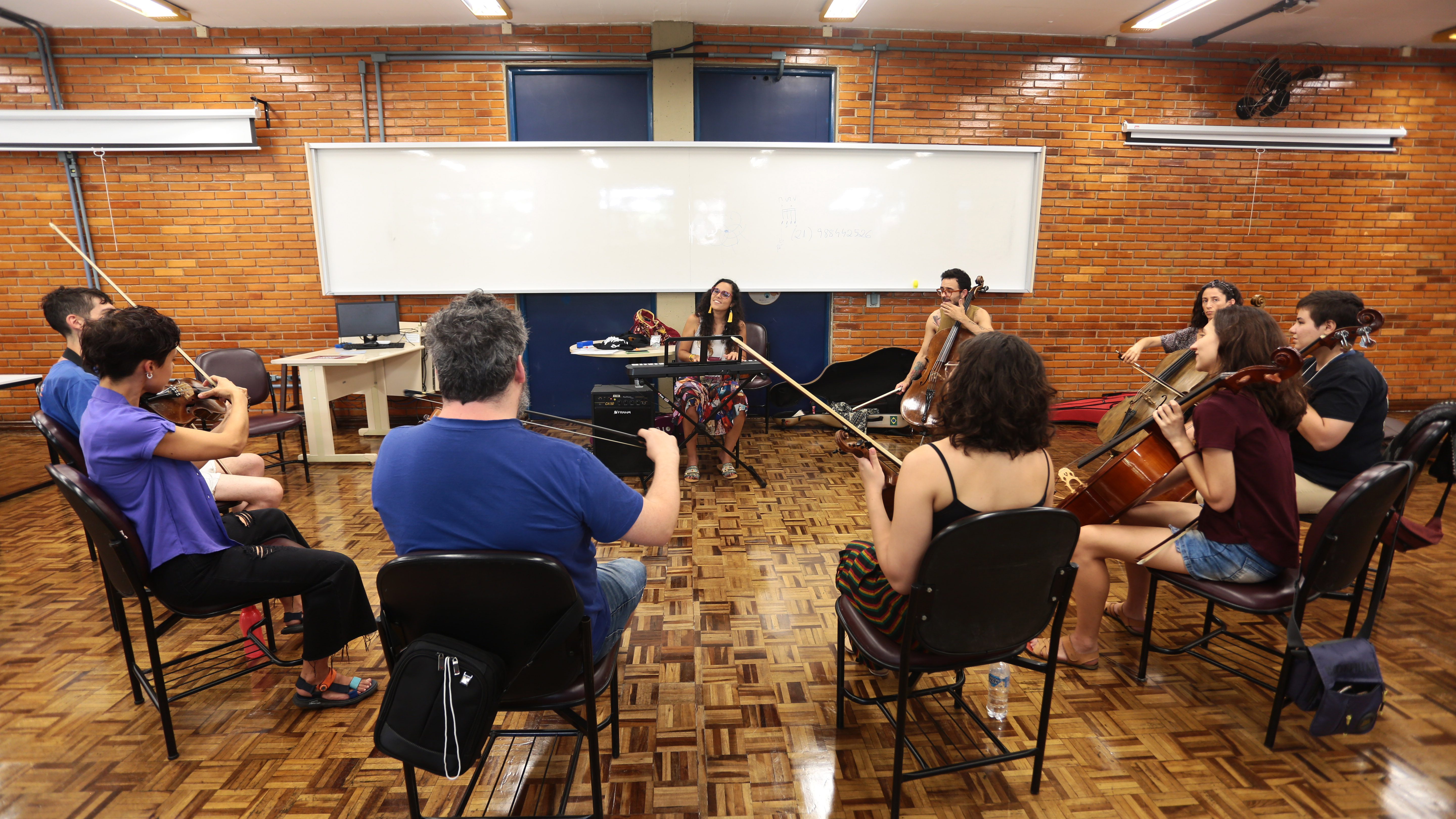 Instrumentos já estão em cena para receber os 1,3 mil alunos da Oficina de  Música de Curitiba - Prefeitura de Curitiba