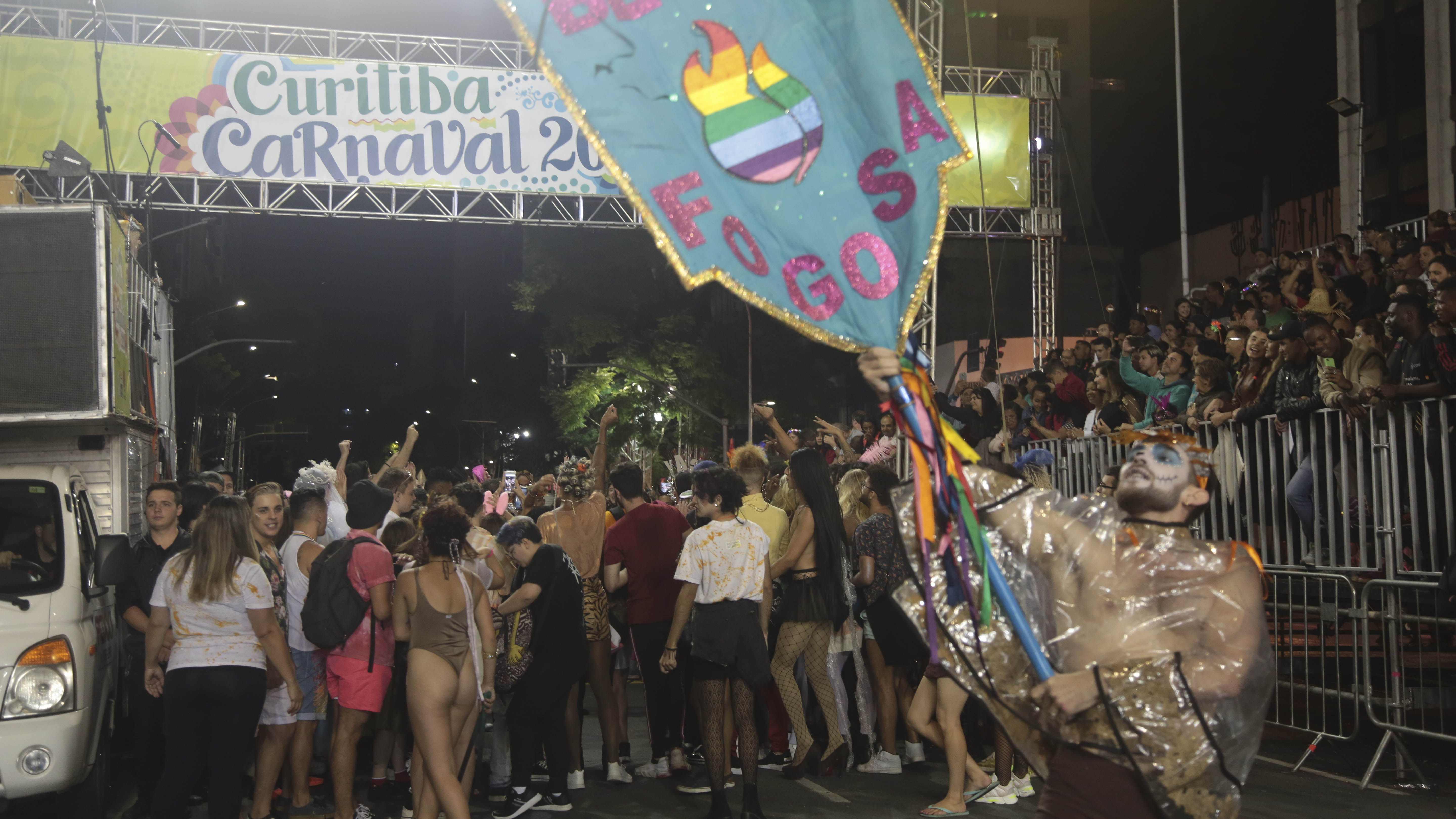 Curitiba terá festival de carros antigos com show