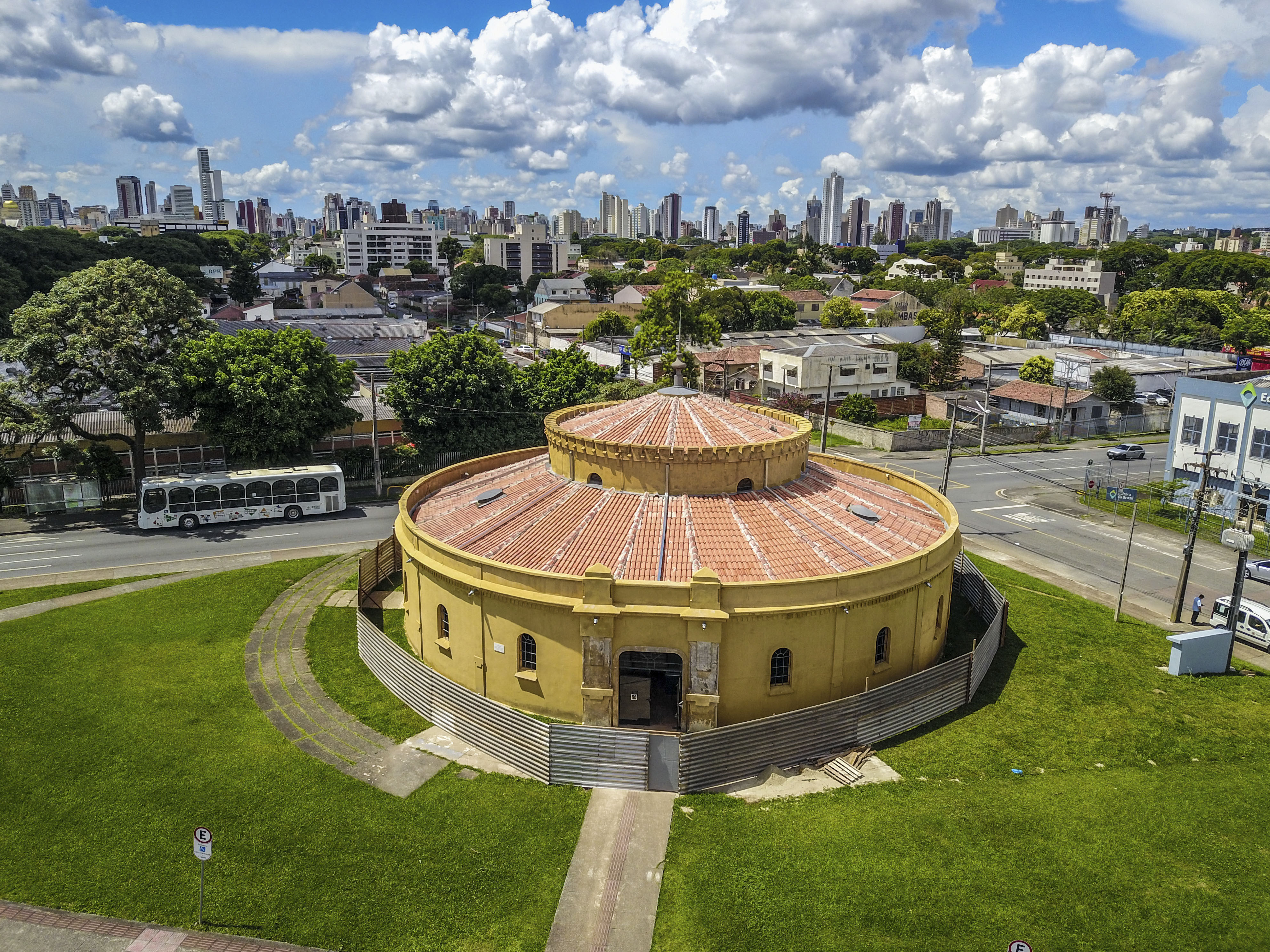 Templo Hare Krishna de Curitiba comemora 40 anos; Festa!