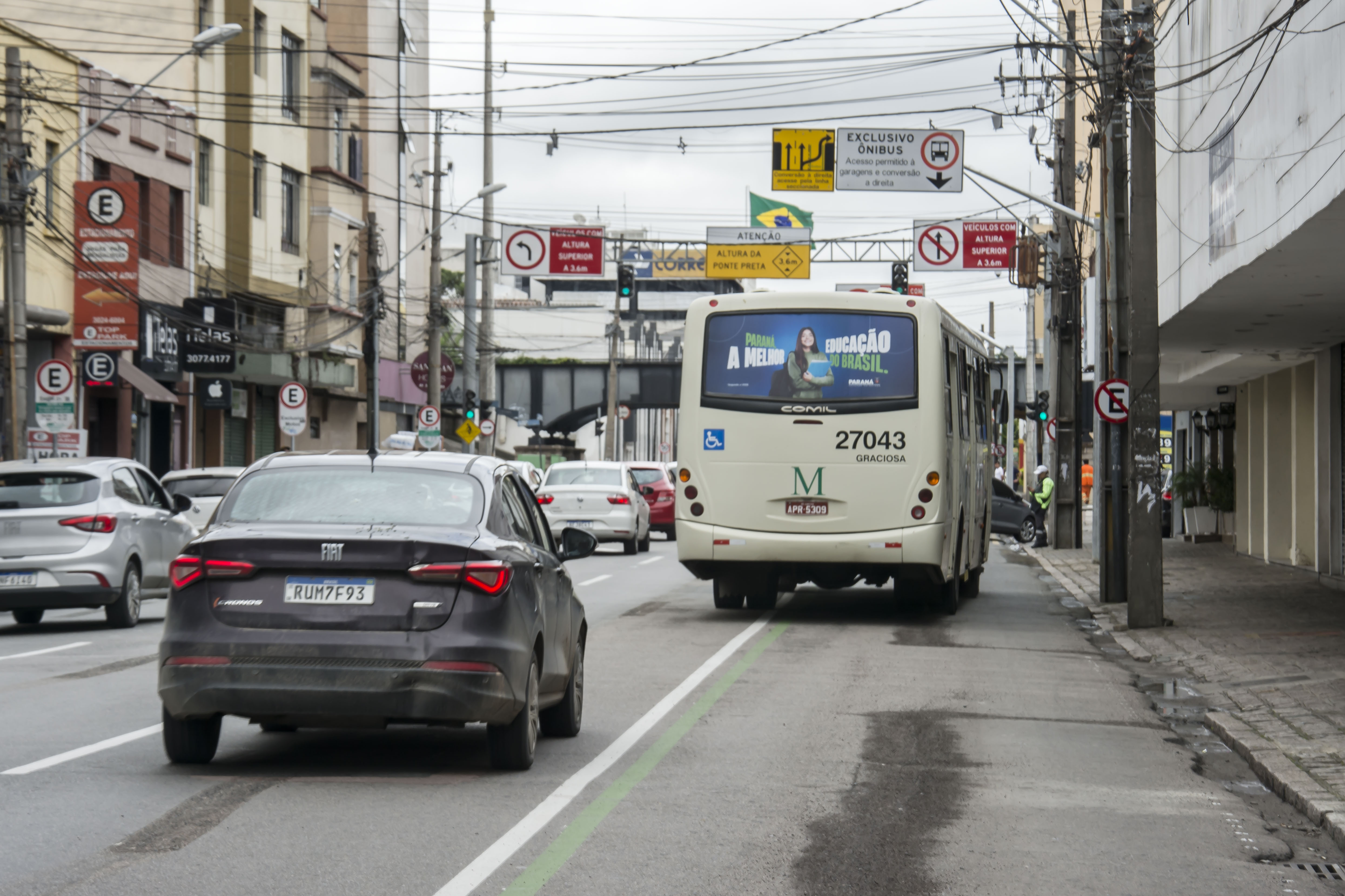 Avenidas de Guarujá, SP, têm novas regras de estacionamento
