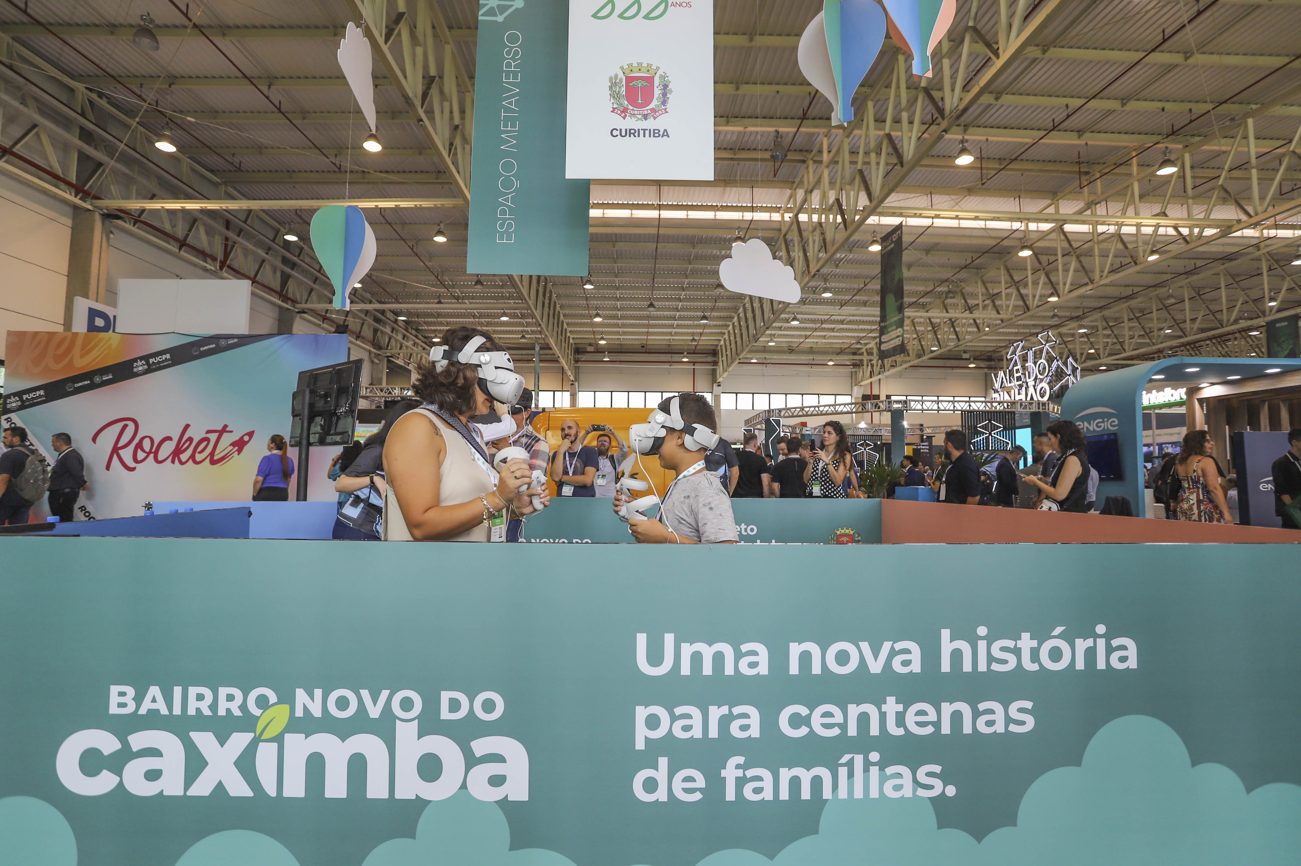 Greca experimenta realidade virtual no Smart City Curitiba que apresenta o  Bairro Novo do Caximba - Prefeitura de Curitiba