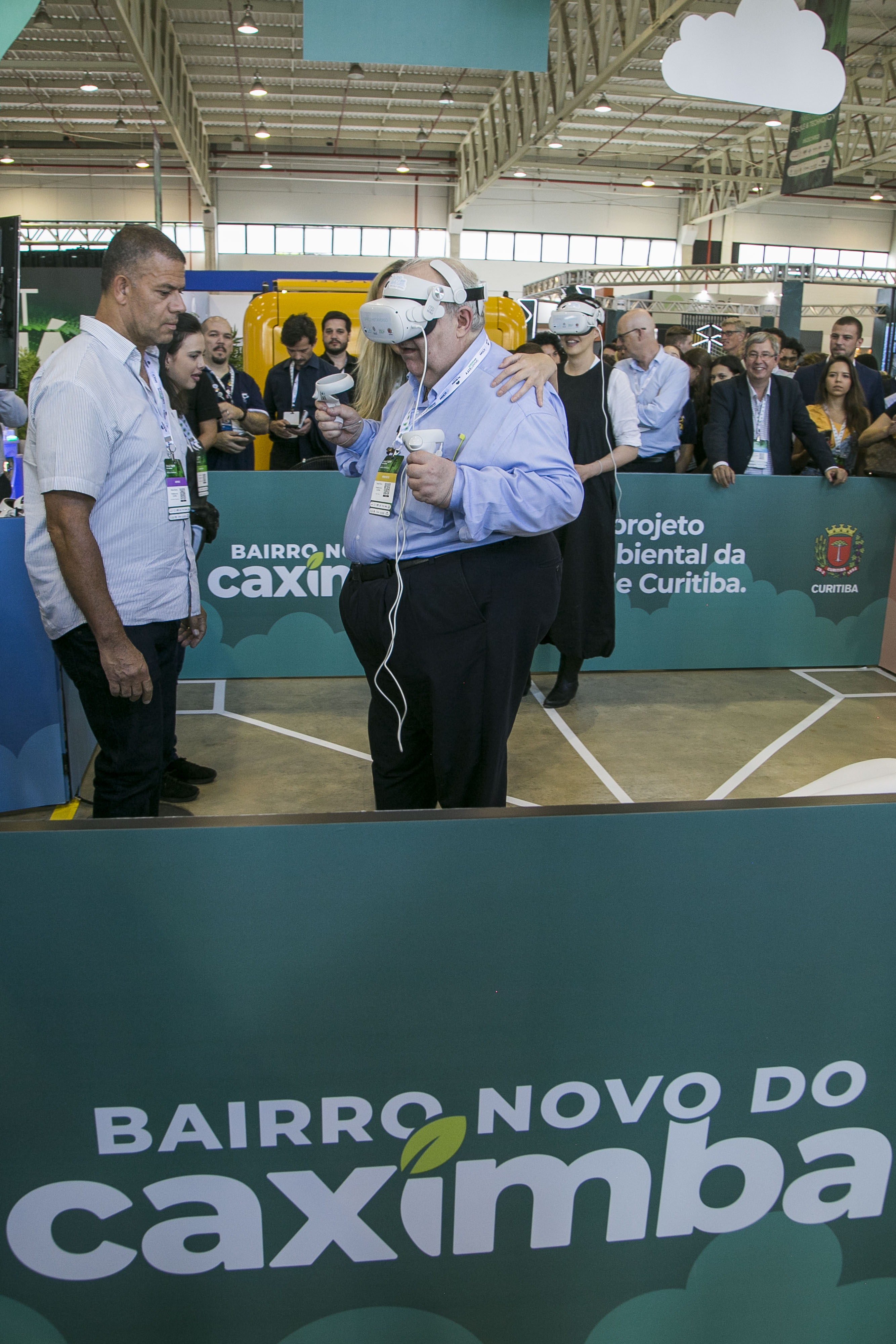 Greca experimenta realidade virtual no Smart City Curitiba que apresenta o  Bairro Novo do Caximba - Prefeitura de Curitiba