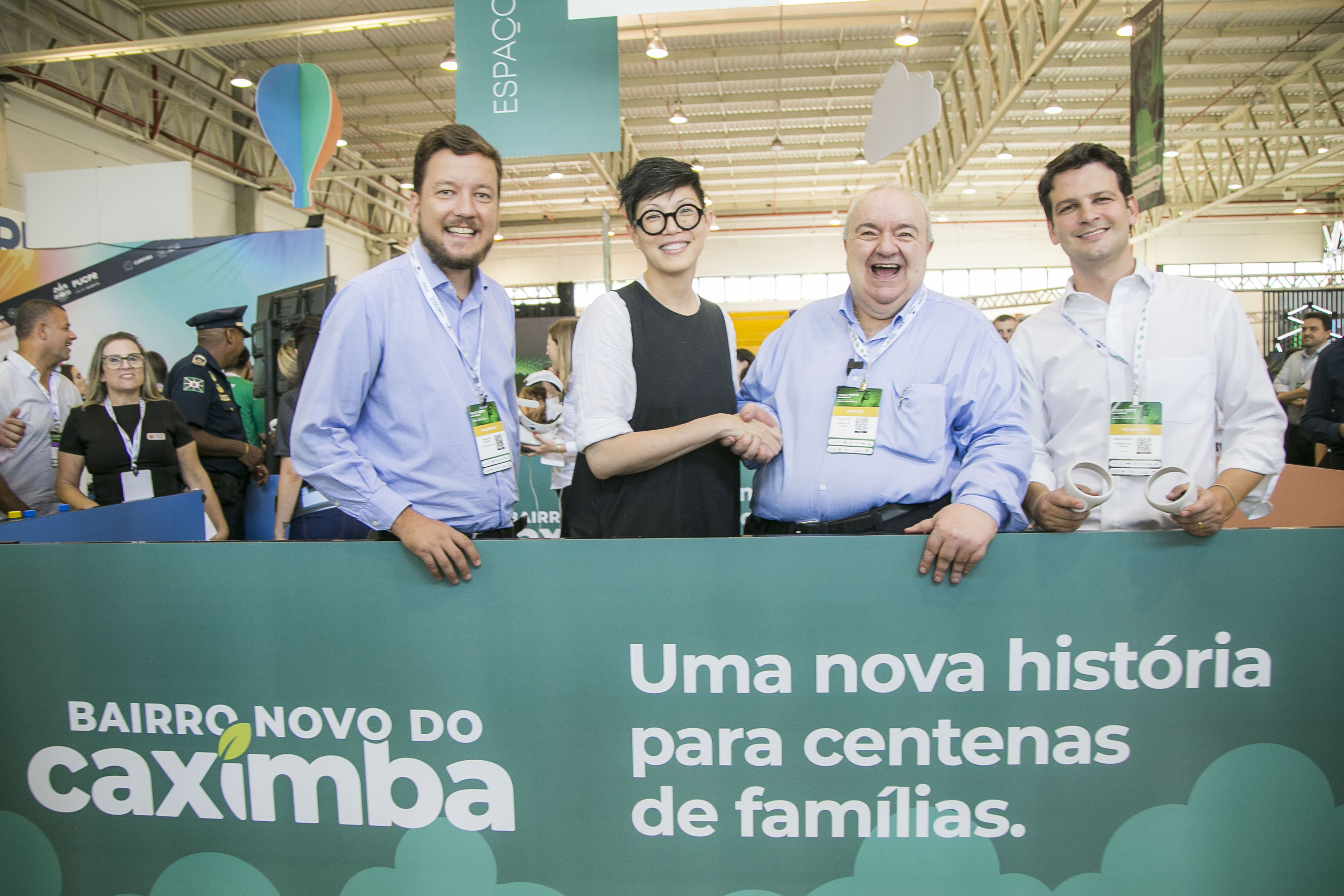 Greca experimenta realidade virtual no Smart City Curitiba que apresenta o  Bairro Novo do Caximba - Prefeitura de Curitiba