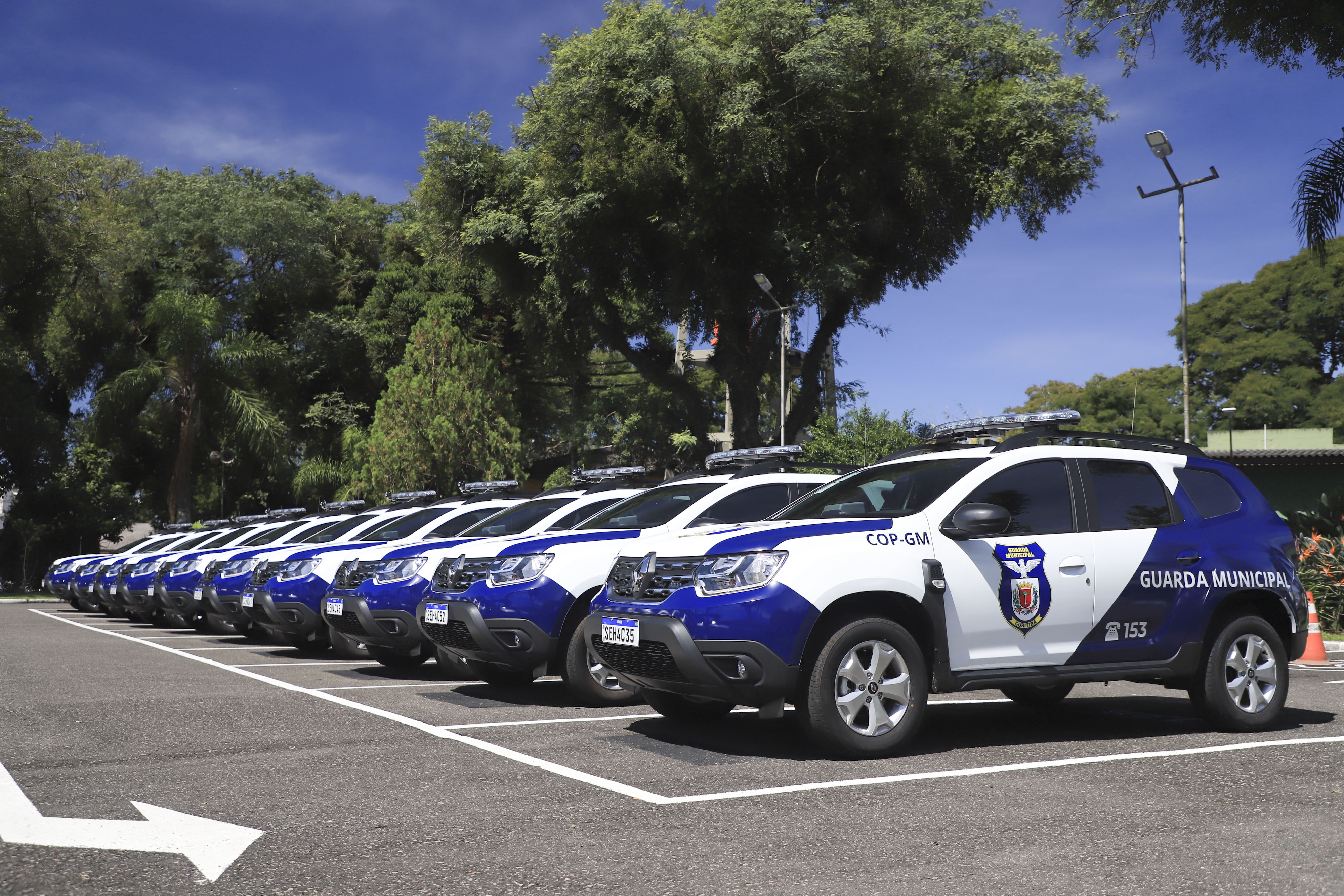 Guarda Municipal acaba com disputa de corrida entre carros de luxo - Portal  do Servidor de Curitiba