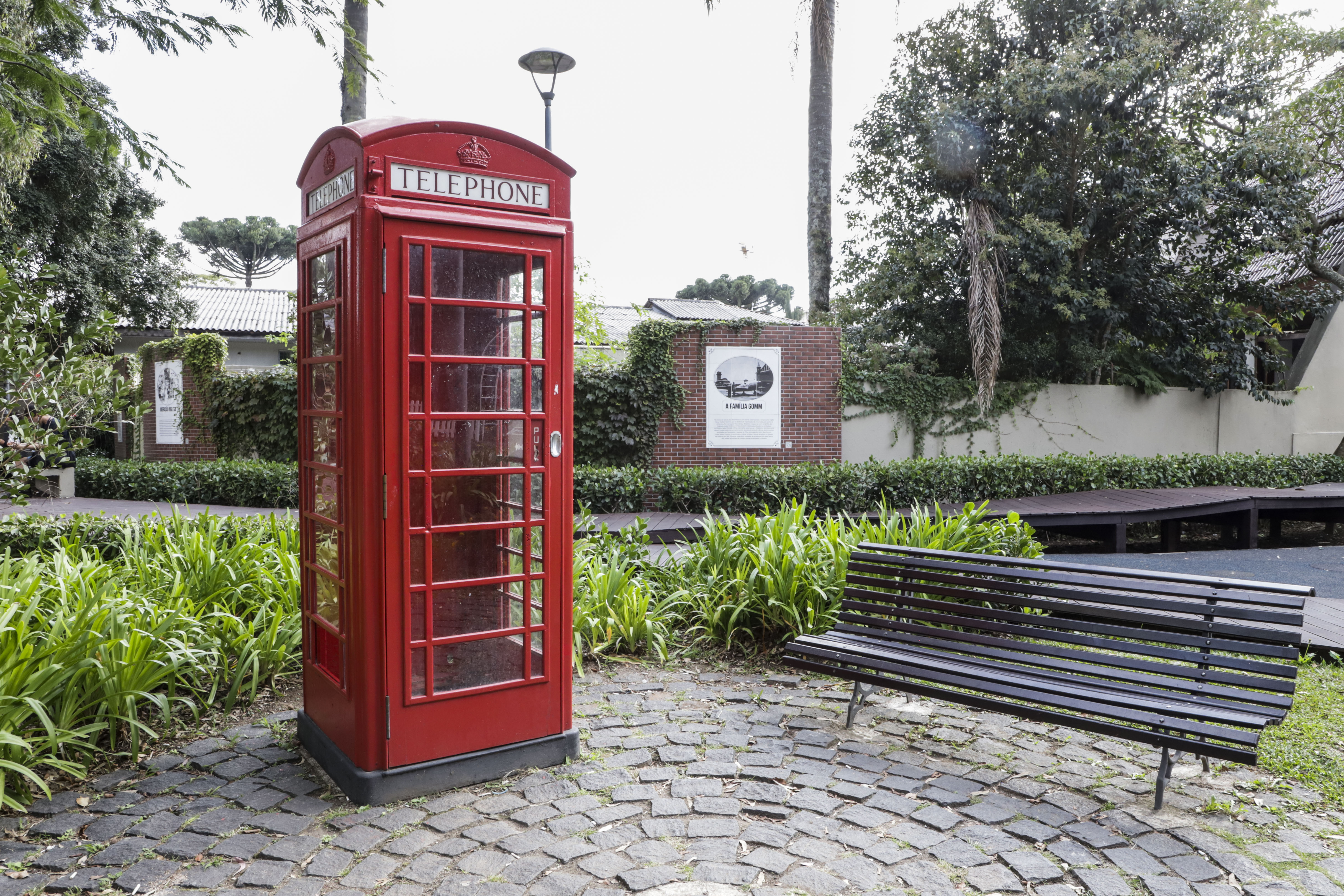 O Que é QUE BOOTH em Inglês