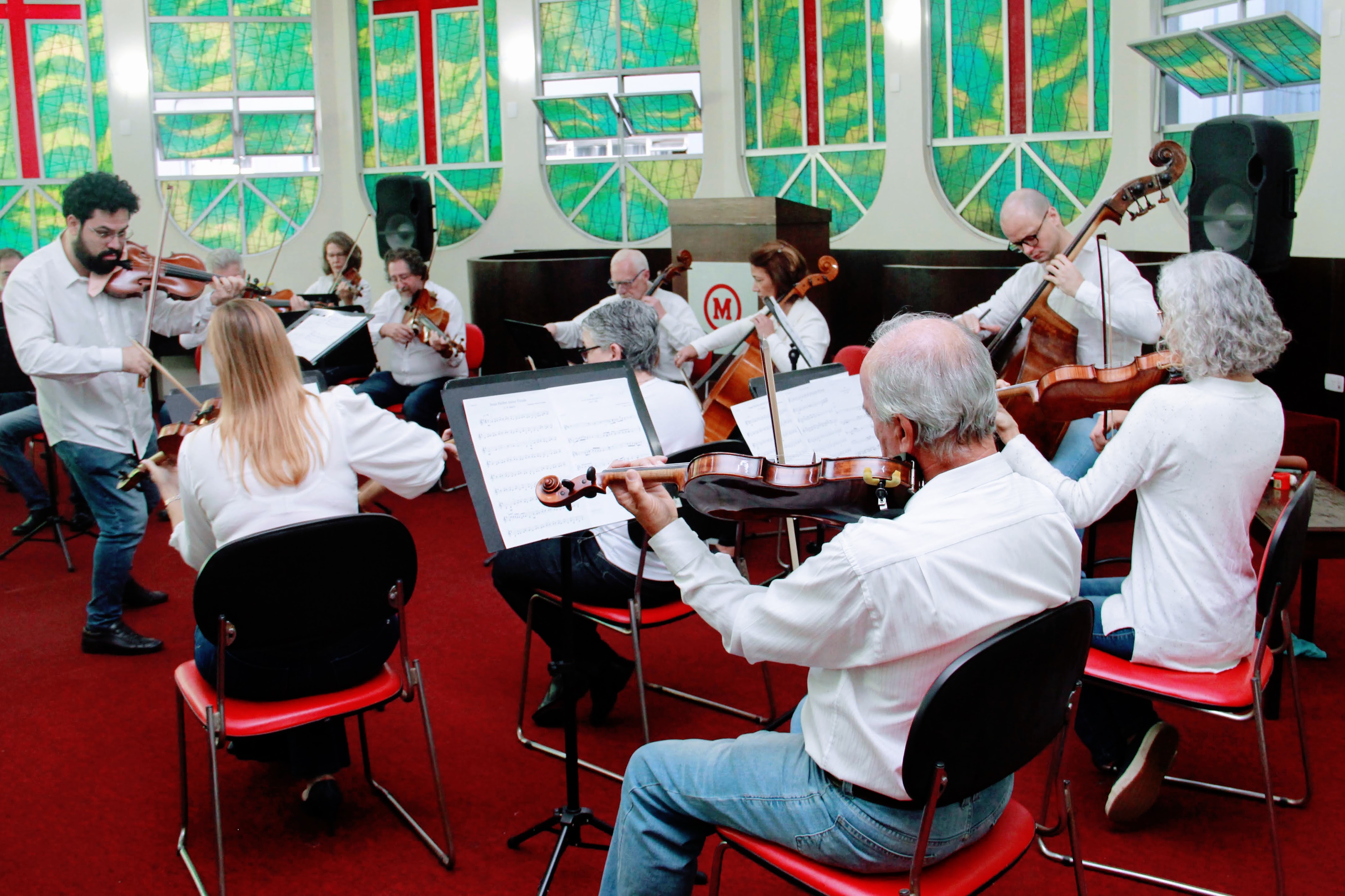 Orquestra de Câmara de Curitiba emociona pacientes e funcionários