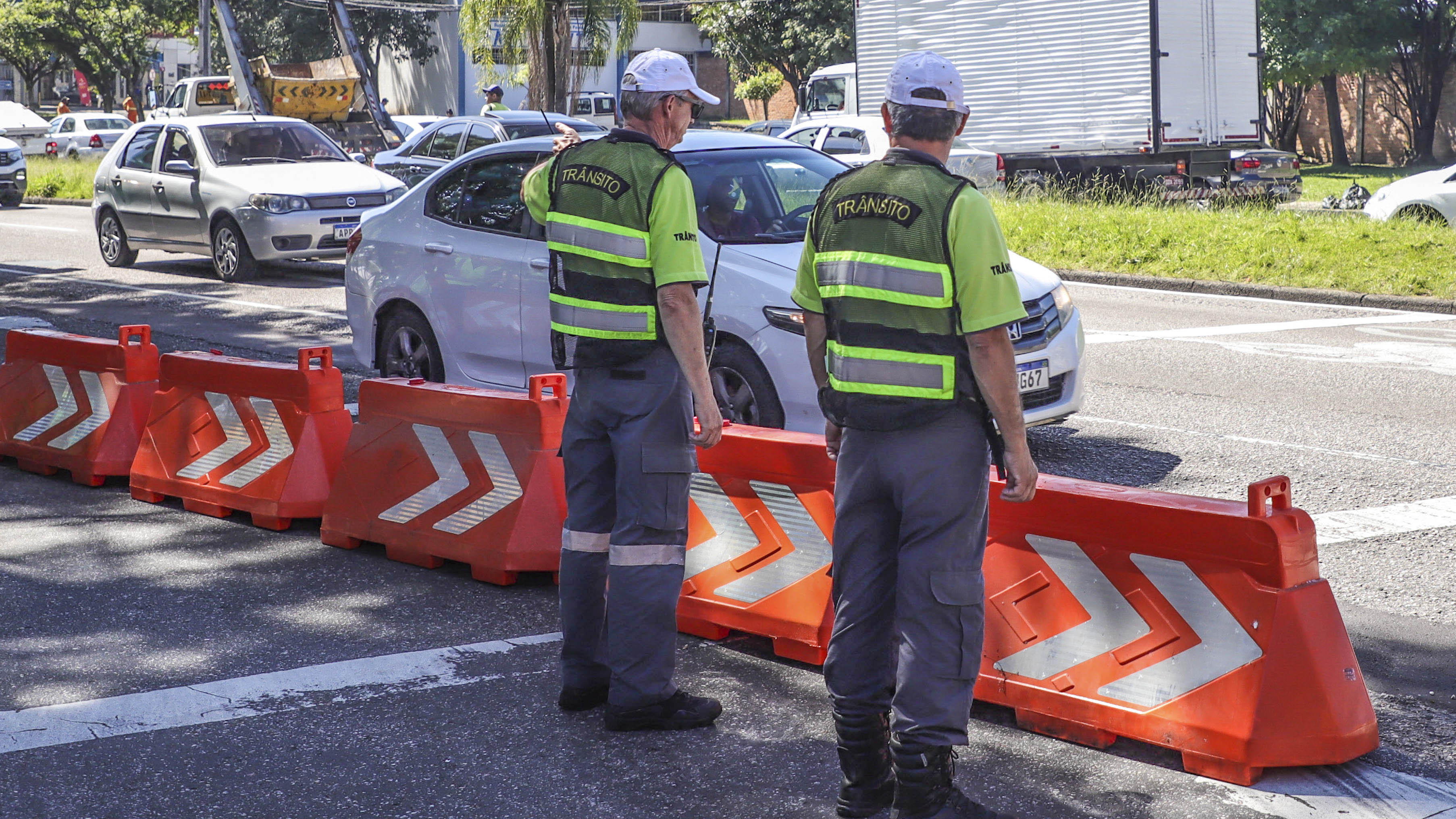 Baderneiros transformam rua em pista de corrida em bairro de Curitiba - RIC  Mais