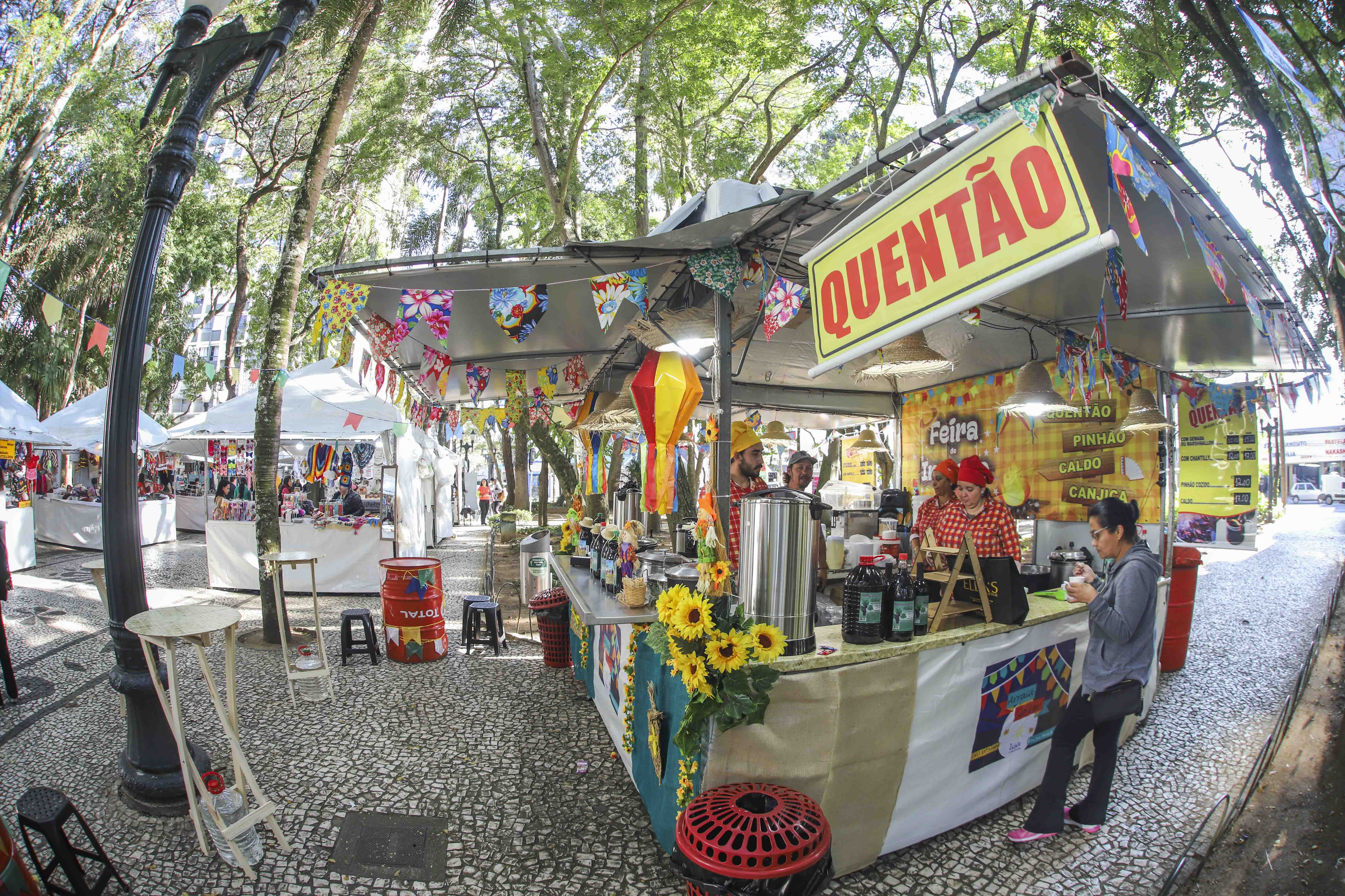 Feira de Páscoa começa nesta quarta (29) nas praças Osório e Santos Andrade  - RIC Mais