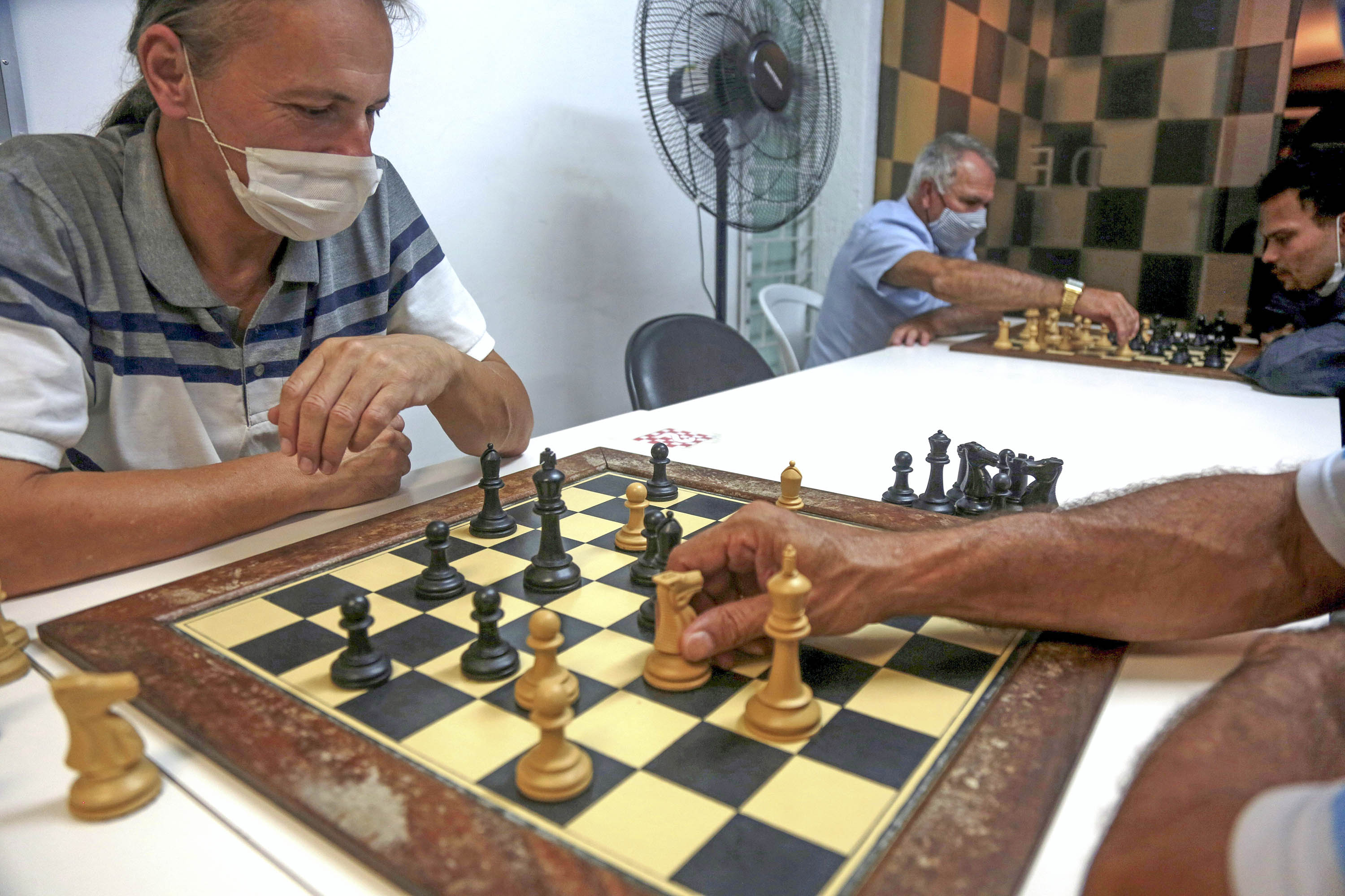 Clube de Xadrez na Galeria Júlio Moreira, em Curitiba, retoma atividades  presenciais
