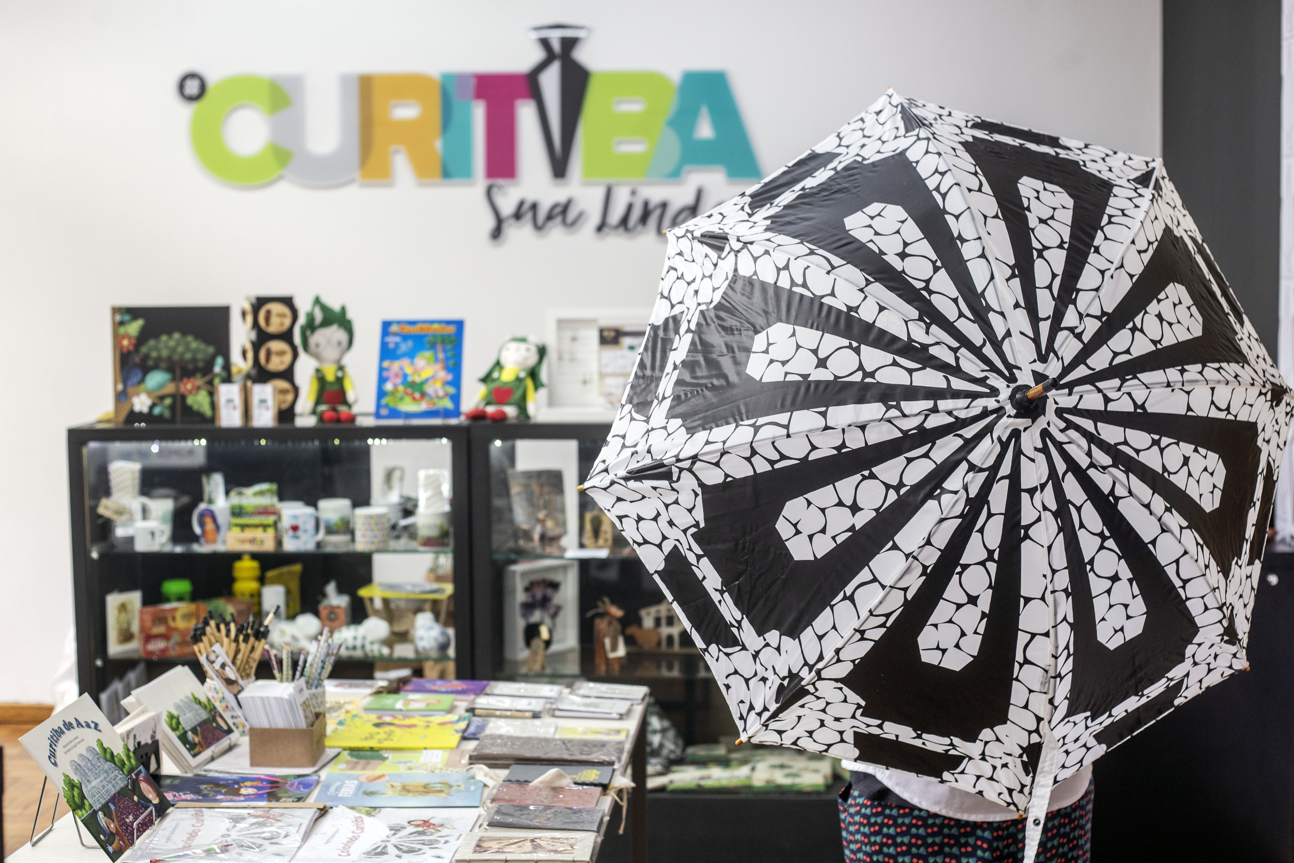 Nos 5 anos das lojas #CuritibaSuaLinda conheça 5 presentes com a cara da cidade