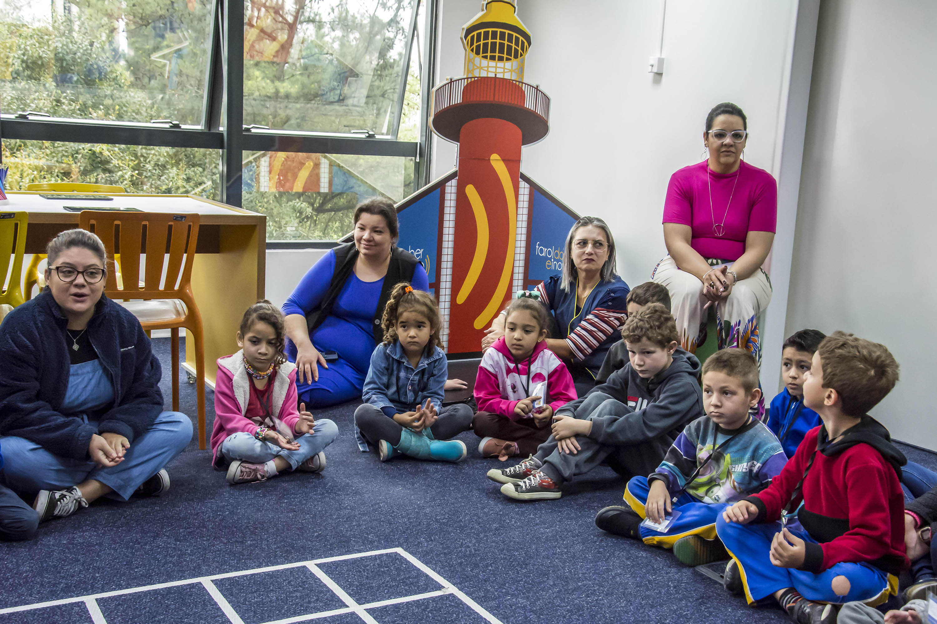 Alunos de escola municipal se empolgam com visita das mascotes do