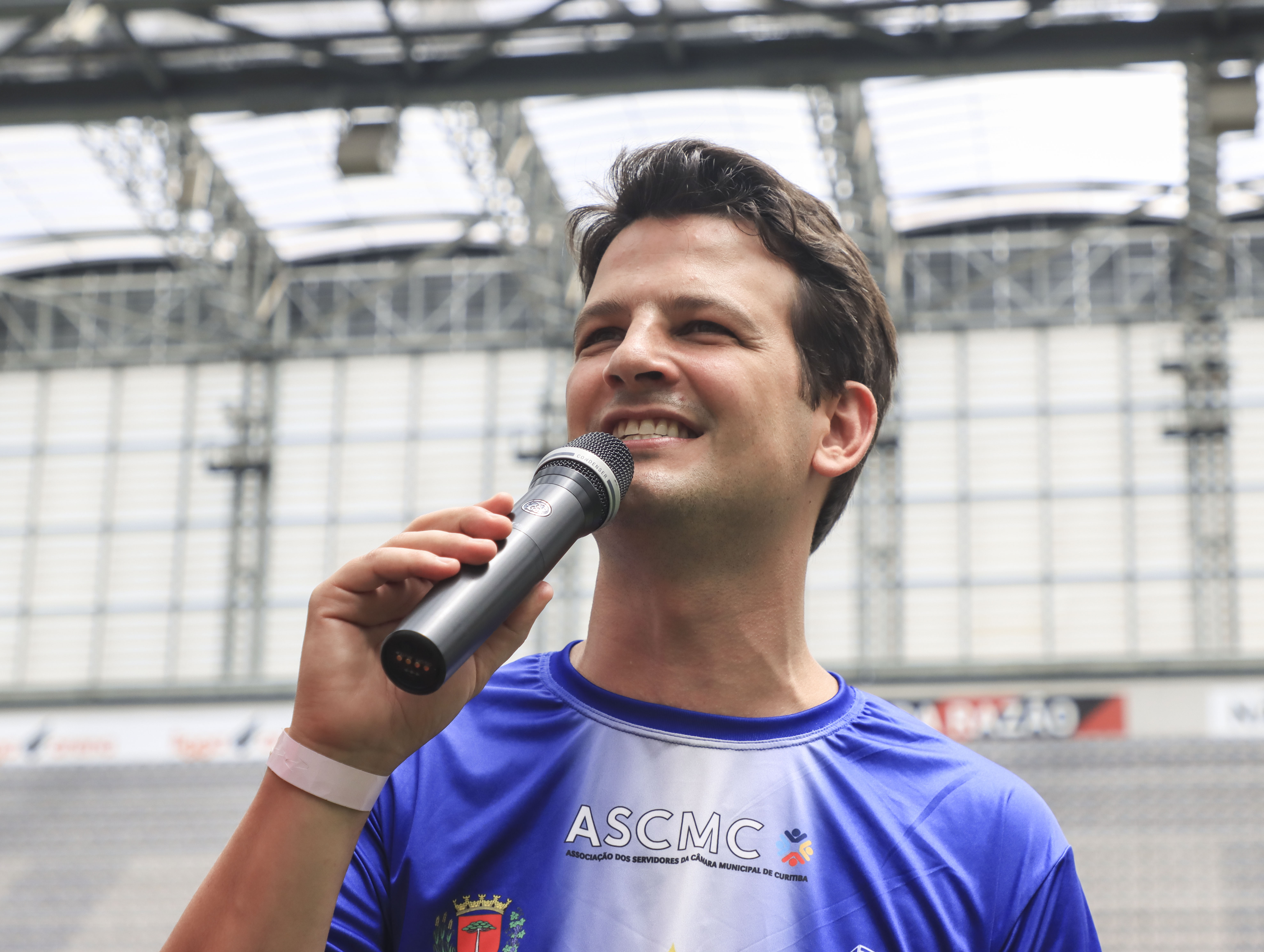 Eduardo Pimentel participa de jogo de futebol beneficente na Ligga Arena -  Prefeitura de Curitiba