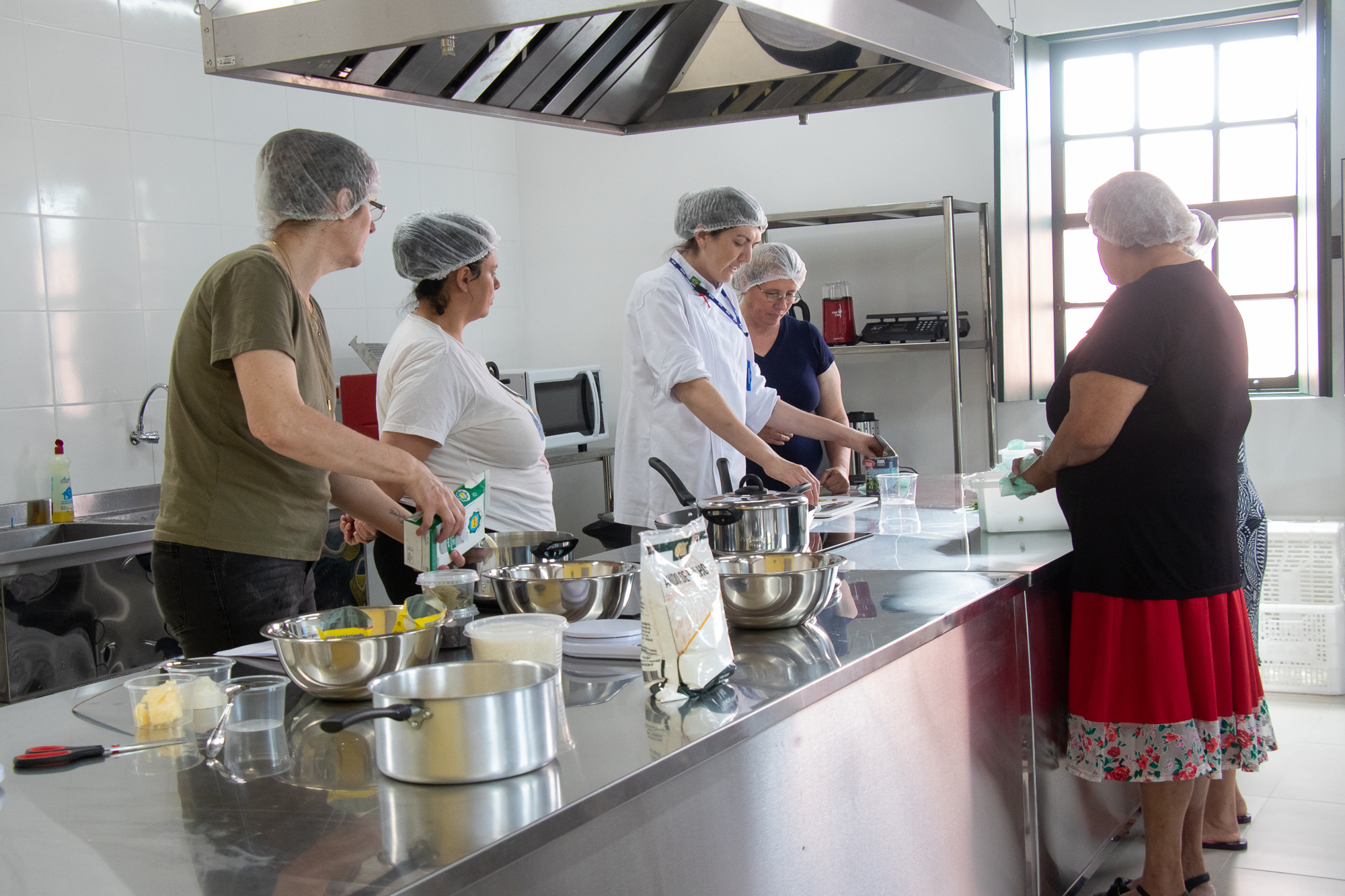 Elas começaram a fazer bolos e cookies para vender na pandemia