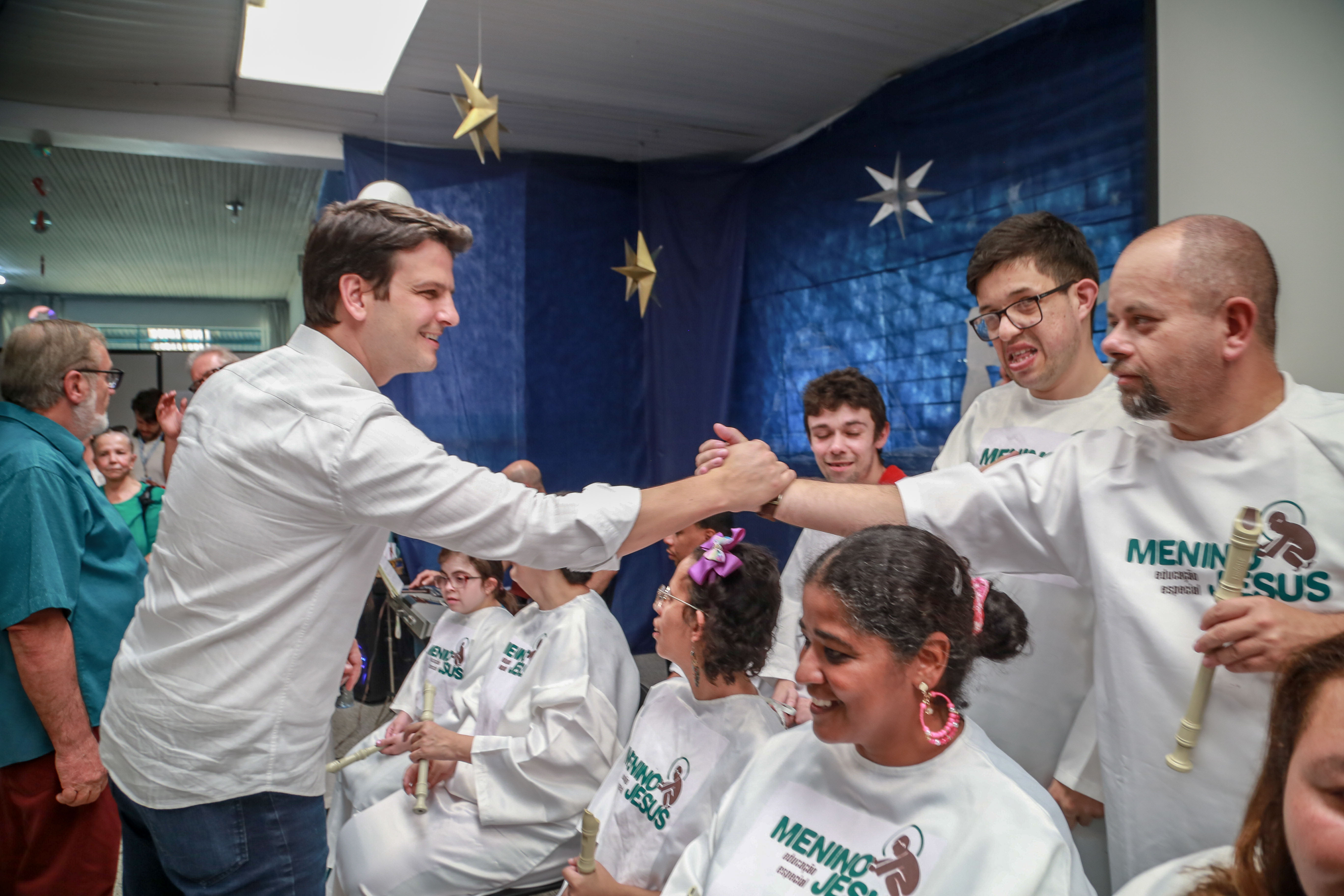 Eduardo Pimentel celebra Ceia de Natal na Escola Especial Menino Jesus ...
