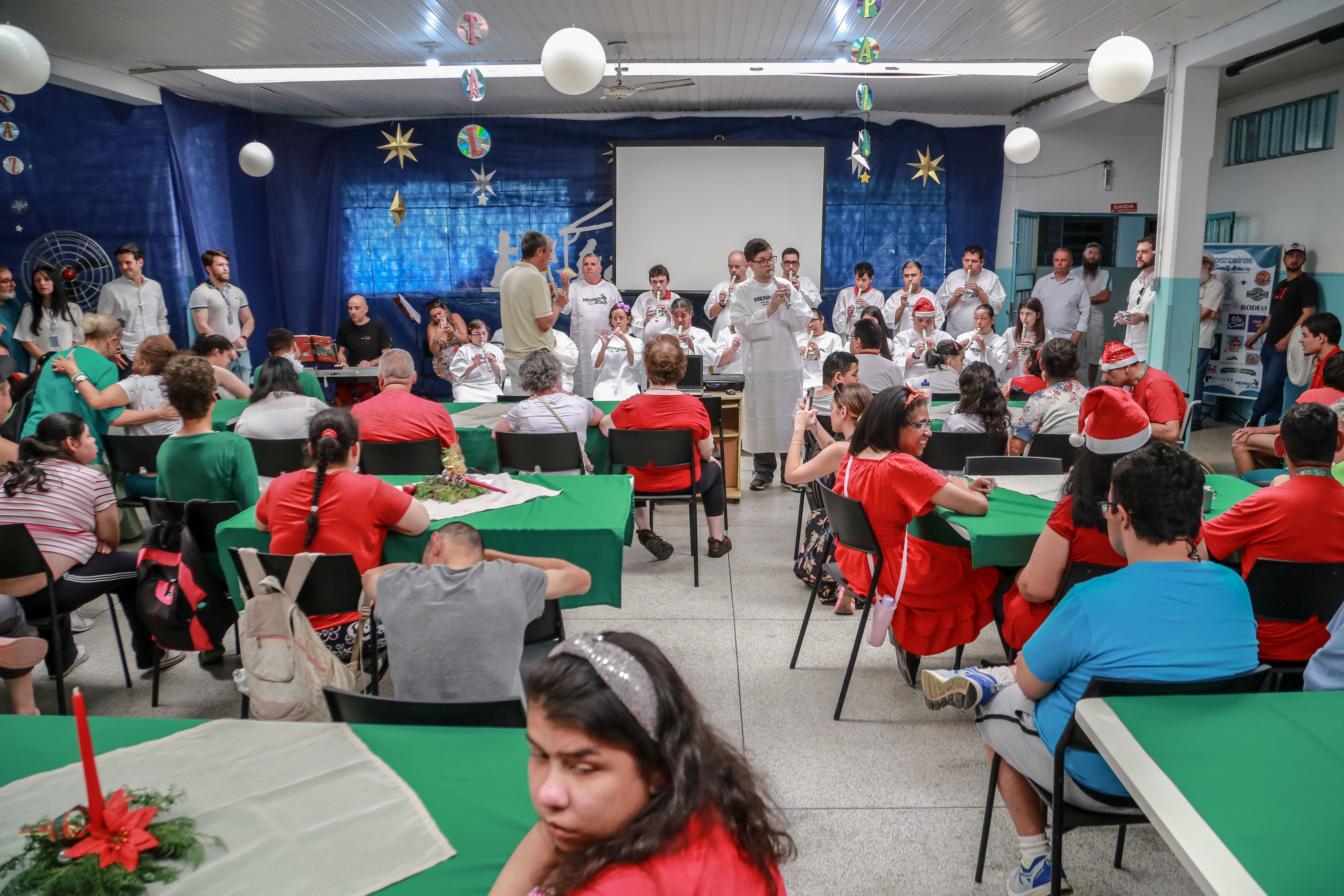 Eduardo Pimentel celebra Ceia de Natal na Escola Especial Menino Jesus ...