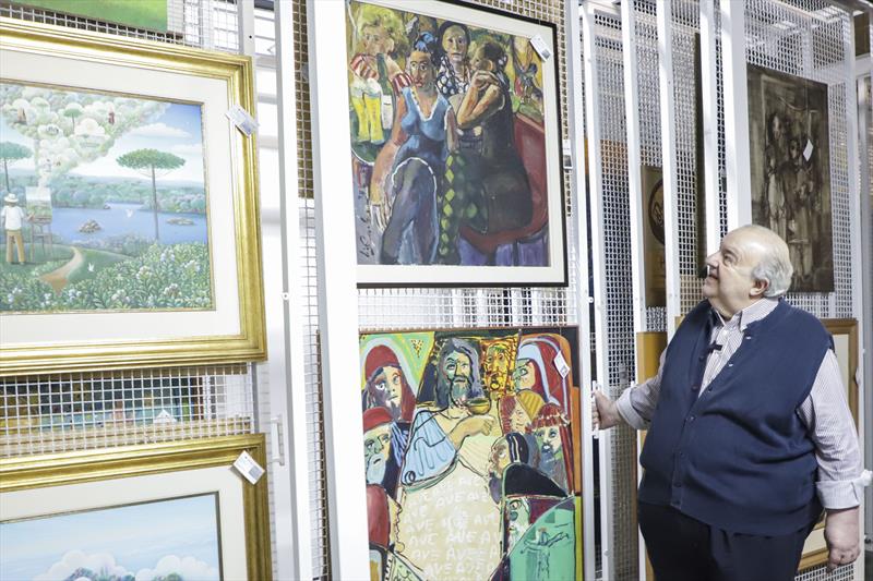 Prefeito de Curitiba Rafael Greca, visita as novas obras de arte que são incorporadas ao acervo do Museu Municipal de Arte de Curitiba. Curitiba, 11/01/2023. Foto: Hully Paiva/SMCS