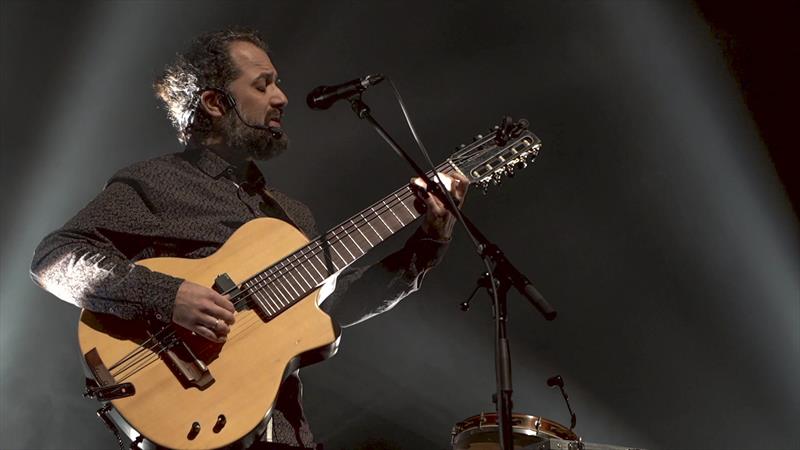Oficina de Música de Curitiba na faixa: confira os shows e concertos com entrada grátis.
- Na imagem, Gabriel Schwartz.
Foto: Alexandre Fortes