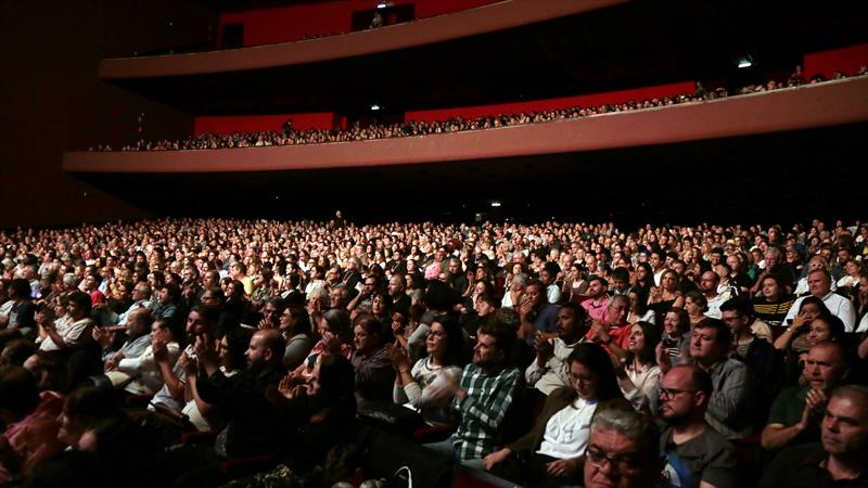 Teatro Guaíra, Teatro da Reitoria, Capela Santa Maria e Memorial de Curitiba são os principais palcos da 40ª Oficina de Música de Curitiba.
- Na imagem, Teatro Guaira.
Foto: Cido Marques/SMCS