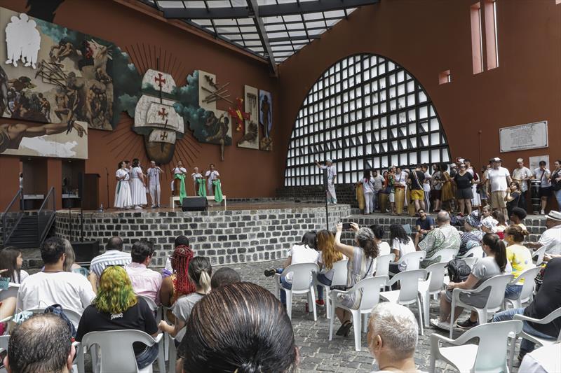 Apresentações culturais celebram o respeito às religiões de matriz africana em Curitiba. Curitiba, 22/01/2023. Foto: Hully Paiva/SMCS