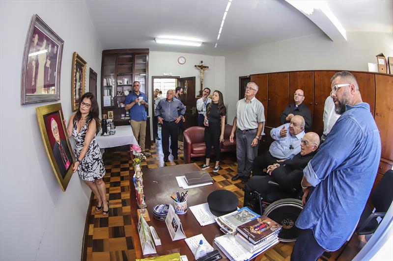 Prefeito Rafael Greca entrega retrato a Dom Pedro Fedalto, no Seminário São José.
Curitiba, 24/01/2023.
Foto: José Fernando Ogura/SMCS.