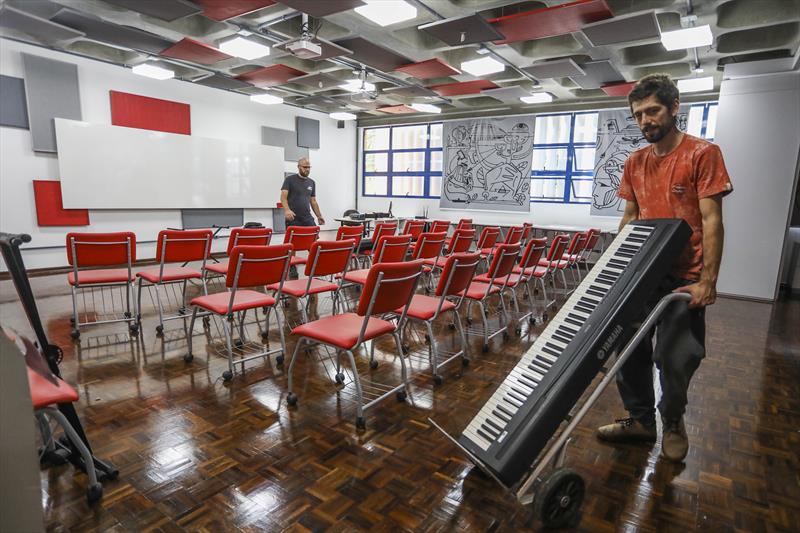 Preparativos nas salas de aula da PUCPR para a 40 oficina de Música de Curitiba - Curitiba, 24/01/2023 - Foto: Daniel Castellano / SMCS