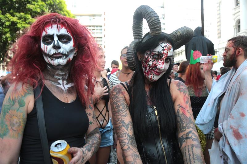 De Zombie Walk na Rua XV de Novembro ao tradicional desfile de escolas de samba na Marechal Deodoro, o carnaval de Curitiba está de volta.
Foto: Cido Marques