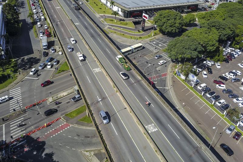 Início das mudanças no trânsito para as obras no Complexo Tarumã.
Curitiba, 24/01/2023.
Foto: José Fernando Ogura/SMCS.