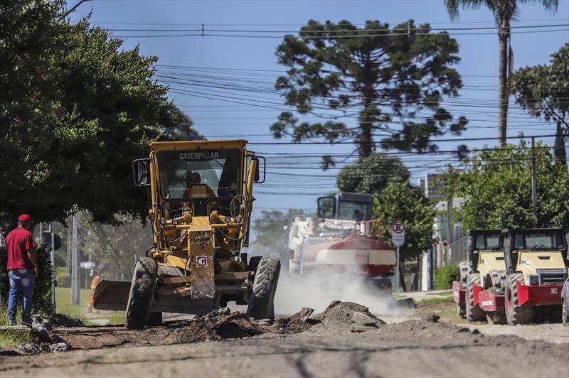 Obra de requalificação asfáltica na Rua General Polli Coelho, no Tarumã.
Curitiba, 25/01/2023.
Foto: José Fernando Ogura/SMCS.