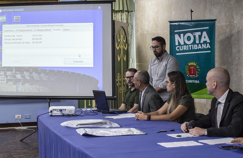 Prefeitura realiza o 51º sorteio do programa Nota Curitibana, 26/01/2023. Foto: Ricardo Marajó/SMCS