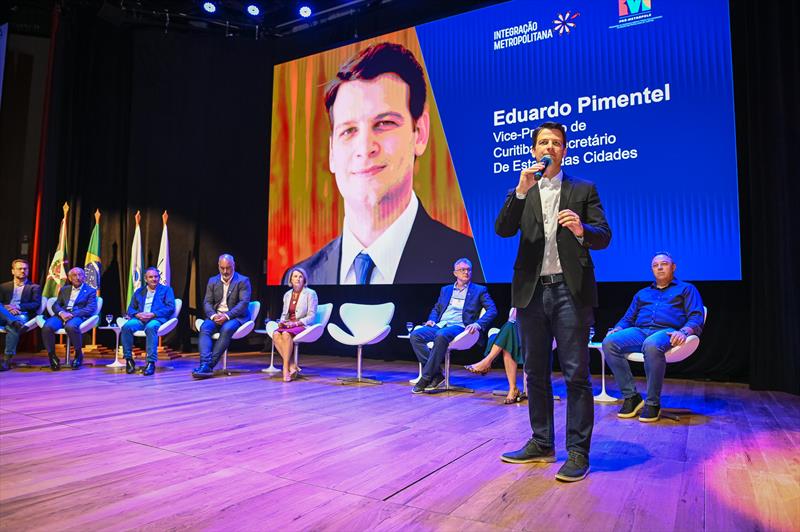 O vice-prefeito Eduardo Pimentel, participa do II Fórum Pró-Metrópole. Foto: Luís Felipe Miretzki