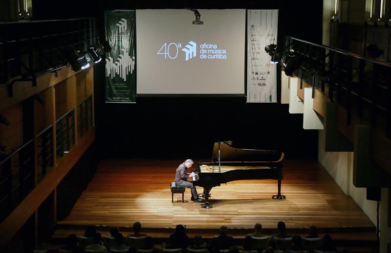 Duo de pianistas portugueses e Letícia Sabatella estão nos palcos da Oficina de Música desta terça-feira. Foto: Cido Marques/FCC