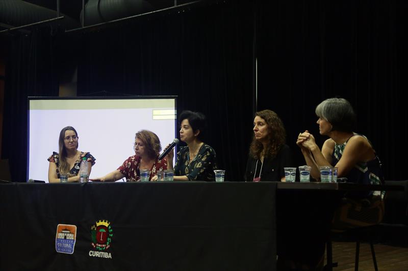 No palco e nas salas de aula, mulheres participam de 50% das atrações e cursos da Oficina de Curitiba. Foto: Cido Marques/FCC