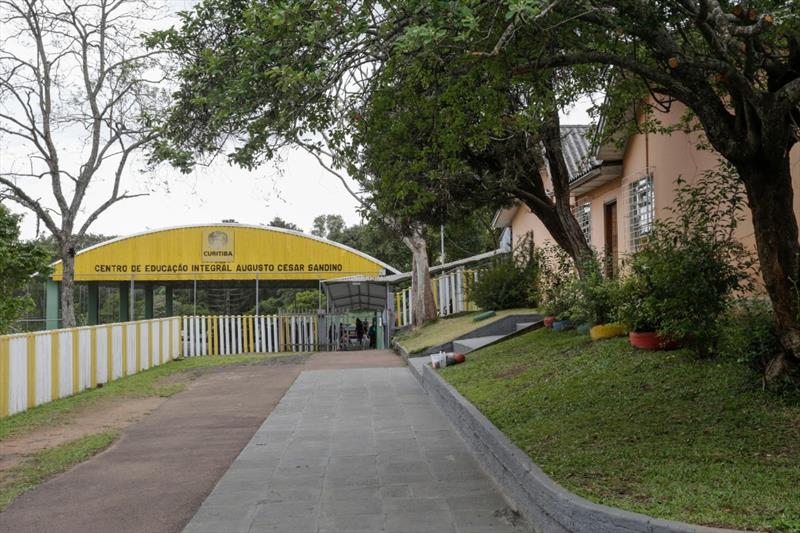 Escola Municipal Augusto César Sandino, no bairro Santa Cândida. Foto: Ricardo Marajó/SMCS