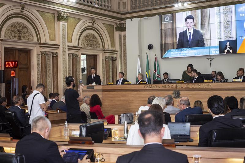 Prefeito em exercício, Eduardo Pimentel, faz a abertura da sessão legislativa de 2023 da Câmara Municipal de Curitiba (CMC). Curitiba,01/02/2023. Foto: Ricardo Marajó/SMCS