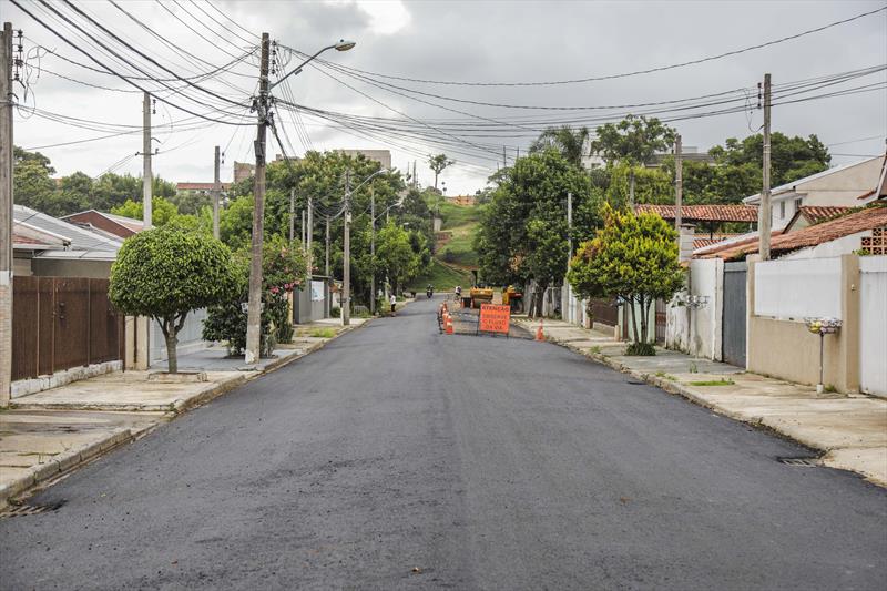 Rua Santo Celestino Coleto, no bairro Boa Vista passa por obras de requalificação de pavimento e está ganhando asfalto novo - Curitiba, 01/02/2023 - Foto: Daniel Castellano / SMCS
