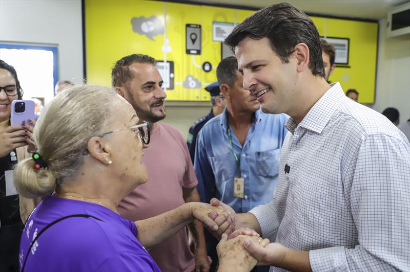 Prefeito em Exercício, Eduardo Pimentel, visita e inaugura academia de musculação no Clube da Gente do Bairro Novo.
Curitiba, 02/02/2023.
Foto: José Fernando Ogura/SMCS.